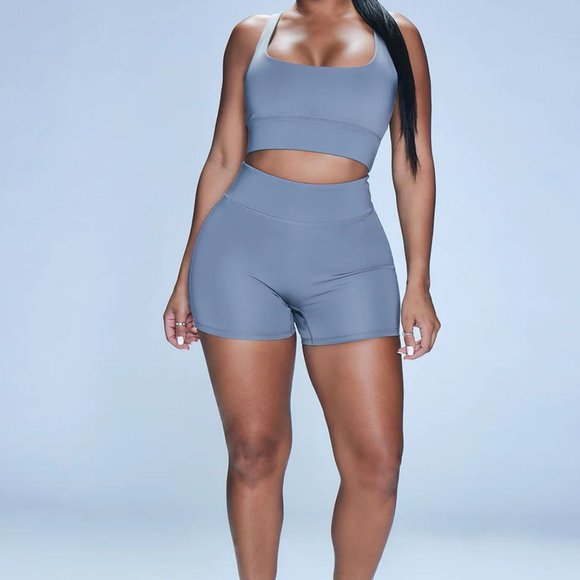 Unleash Your Potential with Our Outstanding Charcoal Workout Top! - Picture 2 of 3